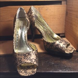 BCBG brown gold logo heels womens pumps size 7 shoes Y2k
